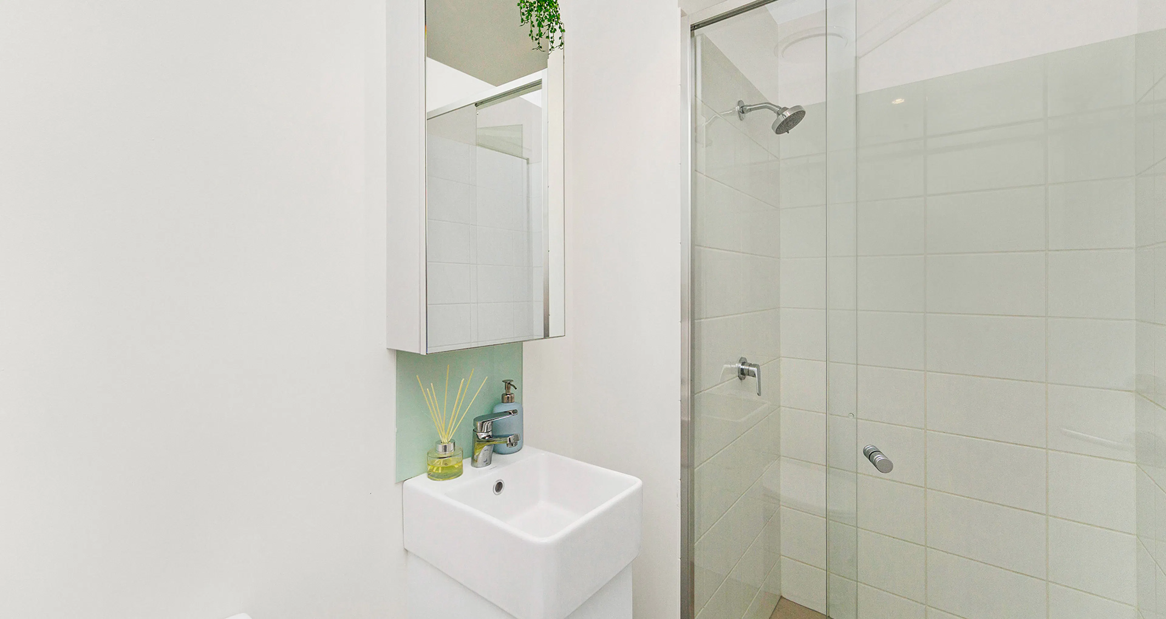 2 Bed Saver Apartment BATHROOM 2
