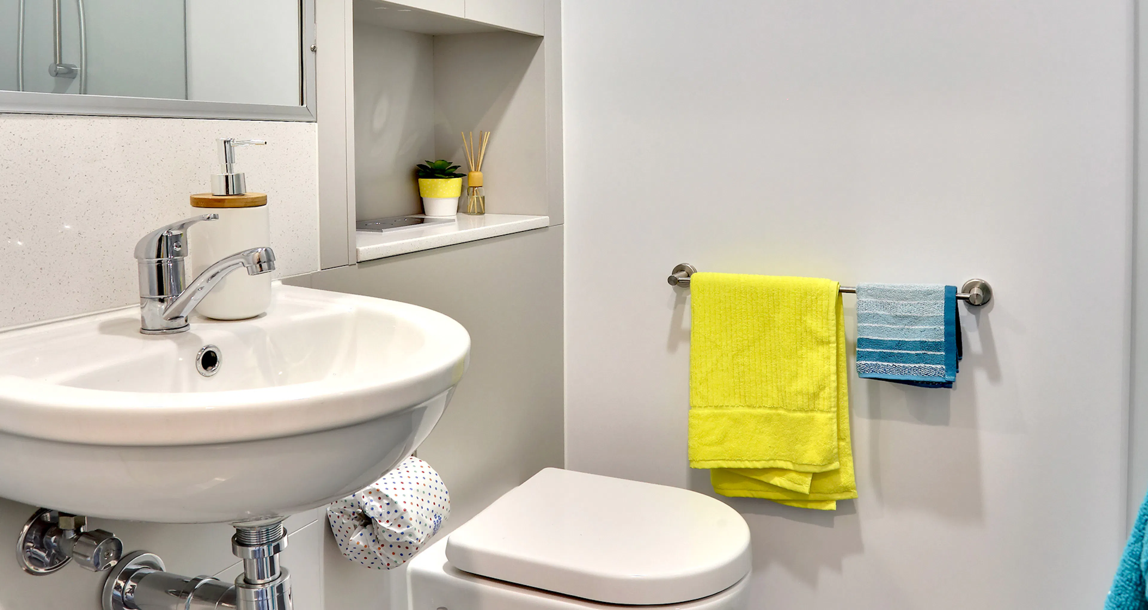 2 Bedroom Apartment BATHROOM 2