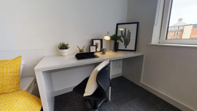 Silver Studio Plus room image 4