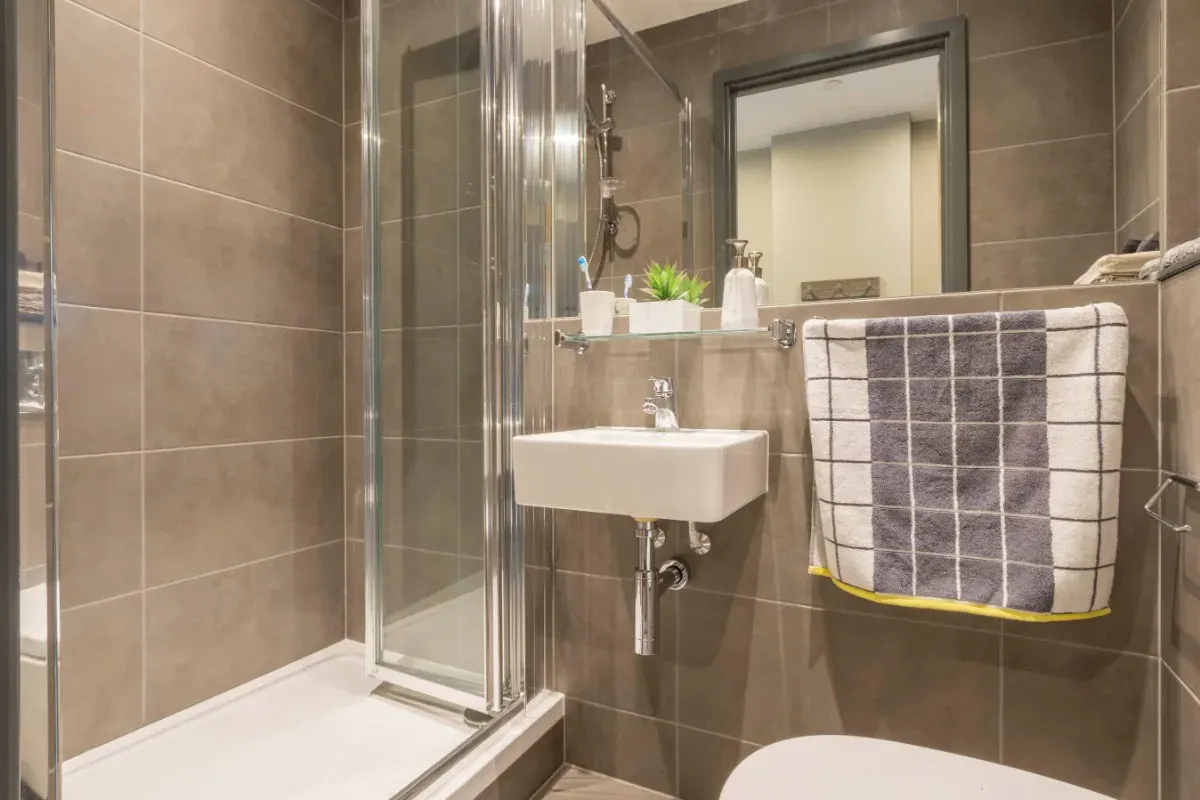 2 Bedroom Apartment BATHROOM 4