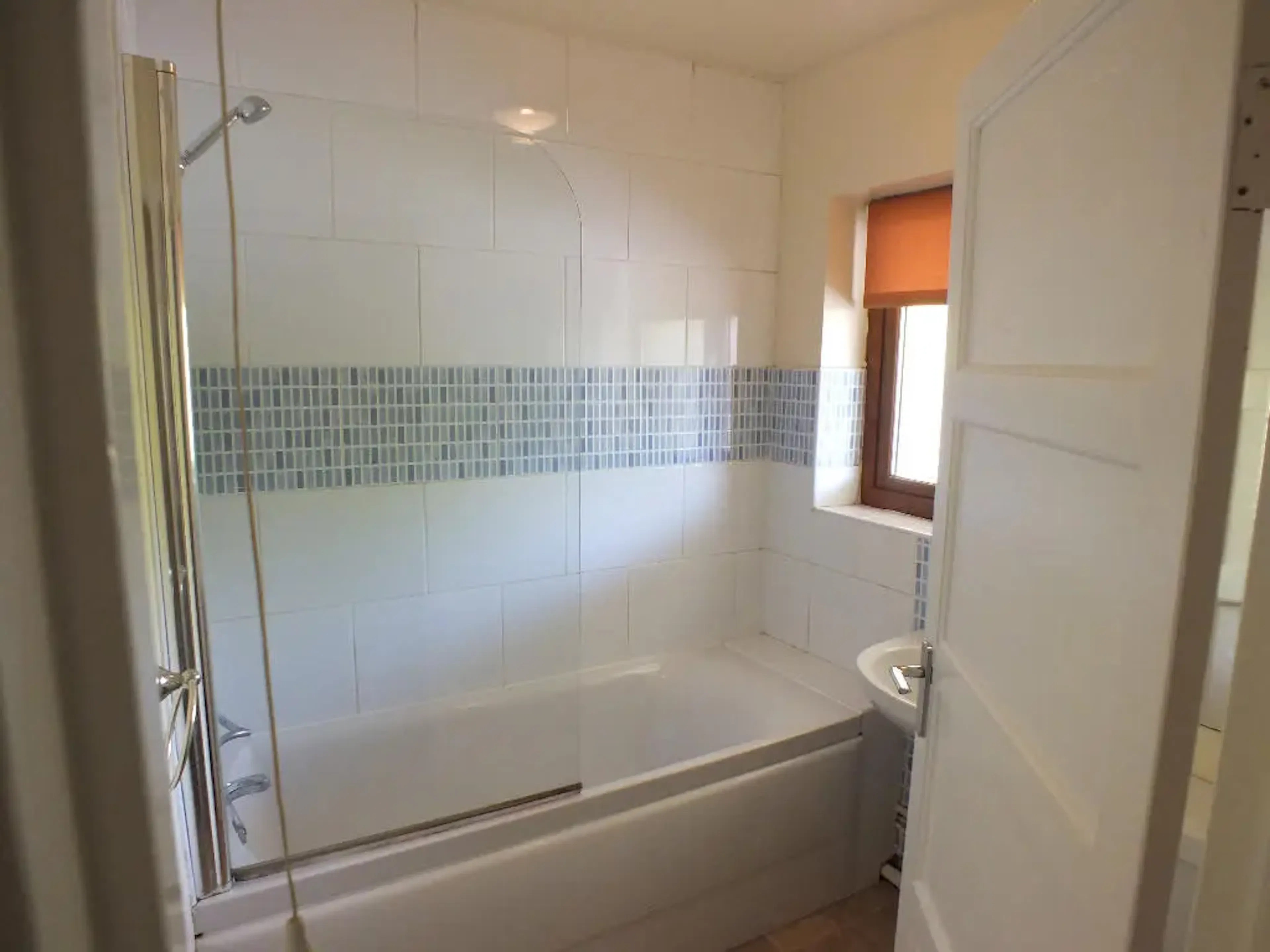 2 Bed Duplex - Classic BATHROOM 3