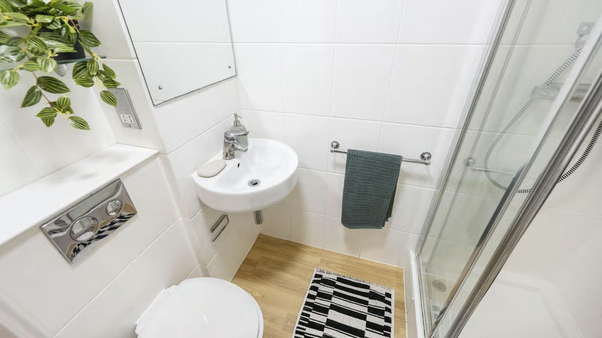 2 Bed En-Suite Flat