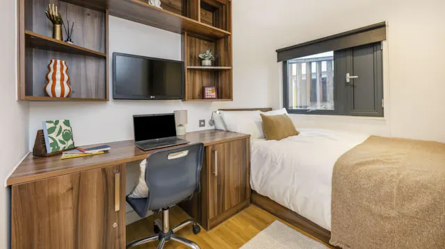 2 Bed En-Suite Flat room image 2