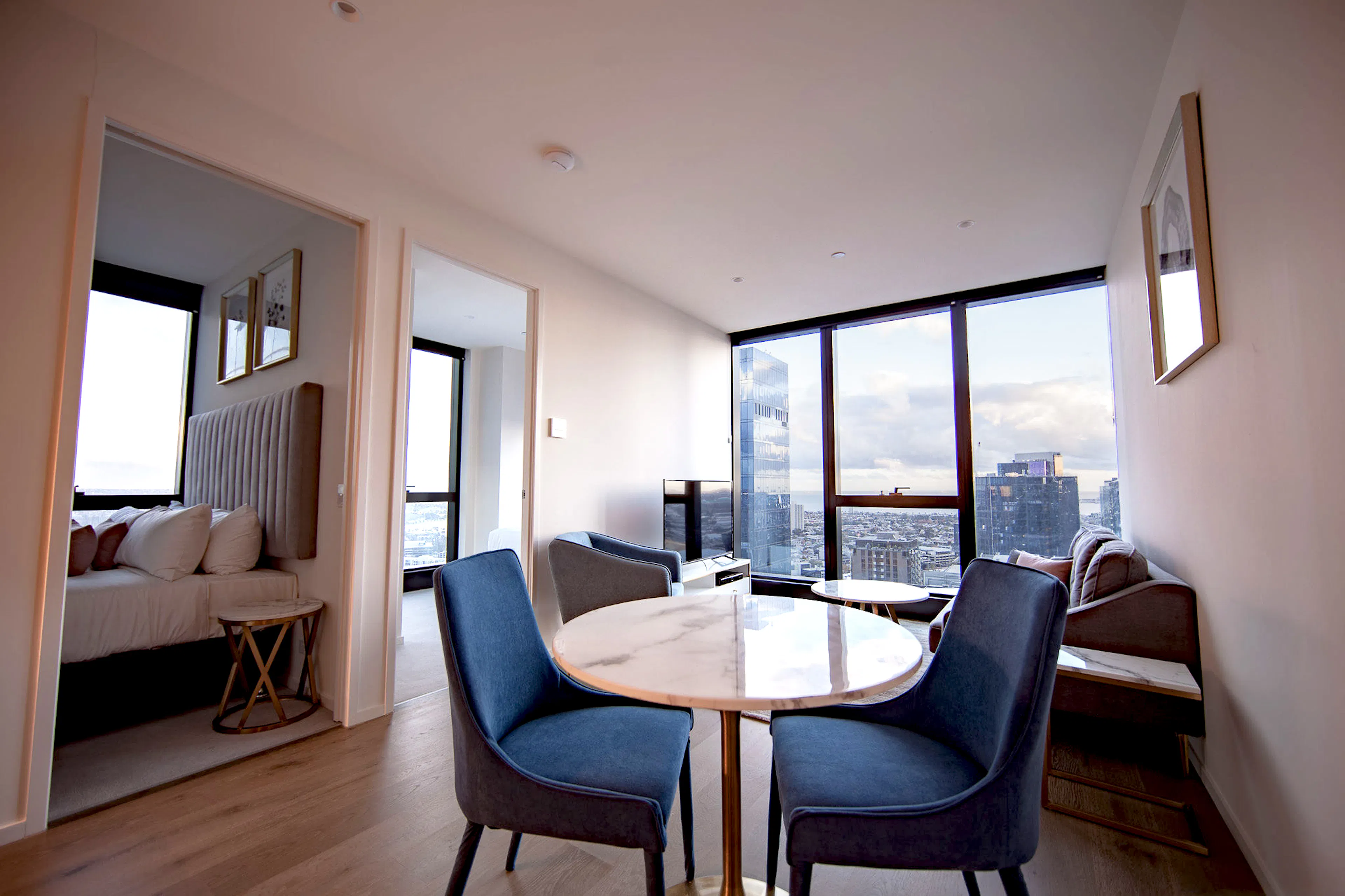 2 Bed 2 Bath Sky High ROOM 1