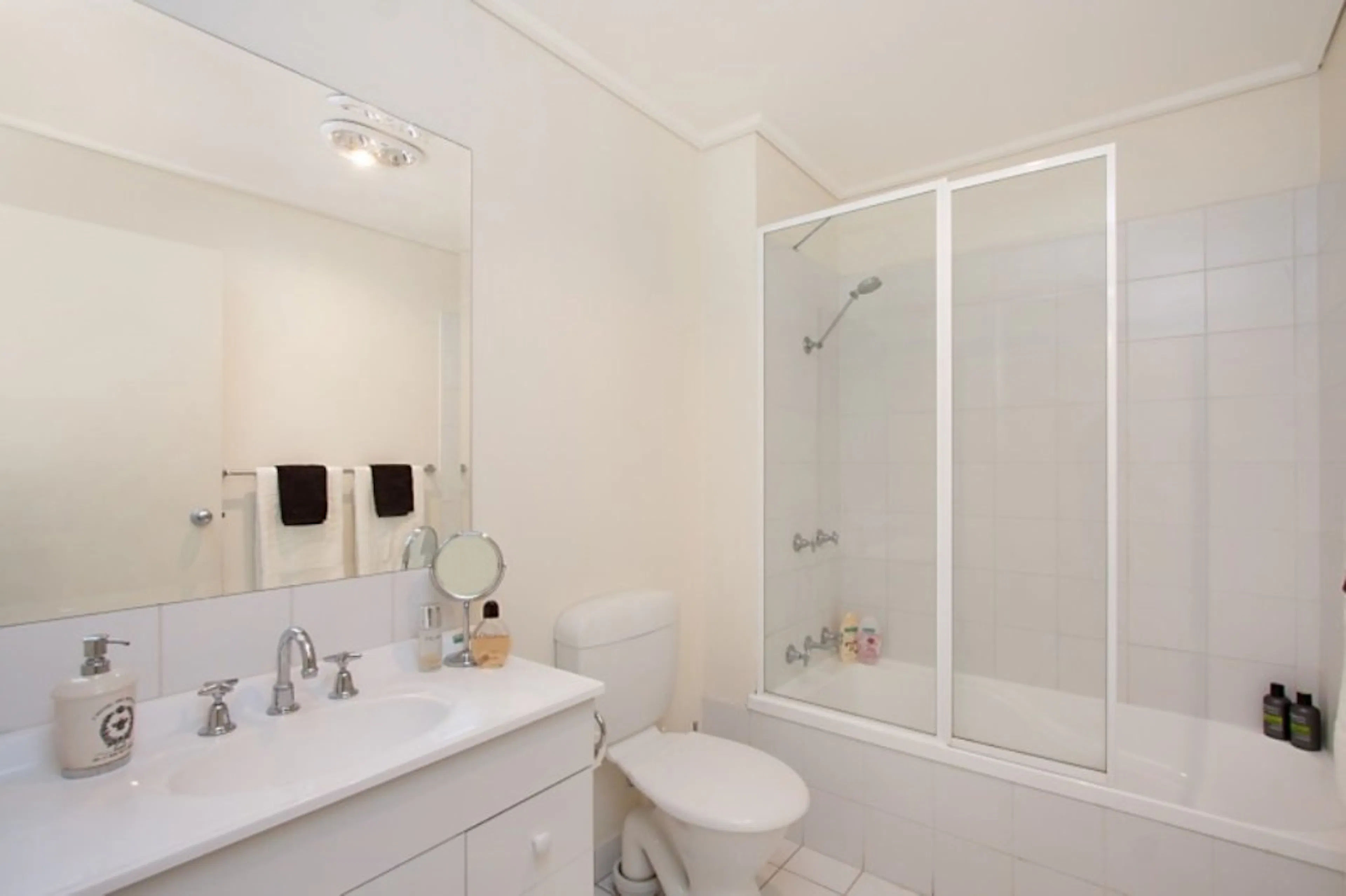 2 Bedroom Apartment BATHROOM 3