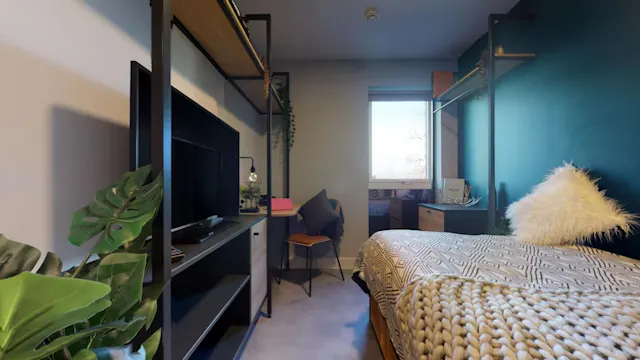 Classic 4 Bed Ensuite room image 2