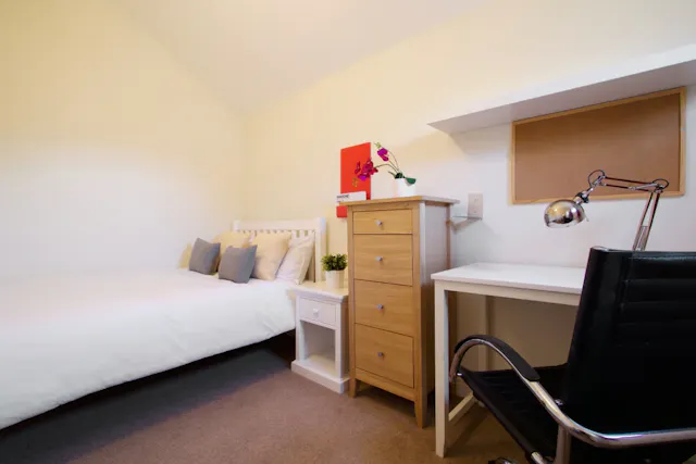 6 Bedroom Apartment room image 1