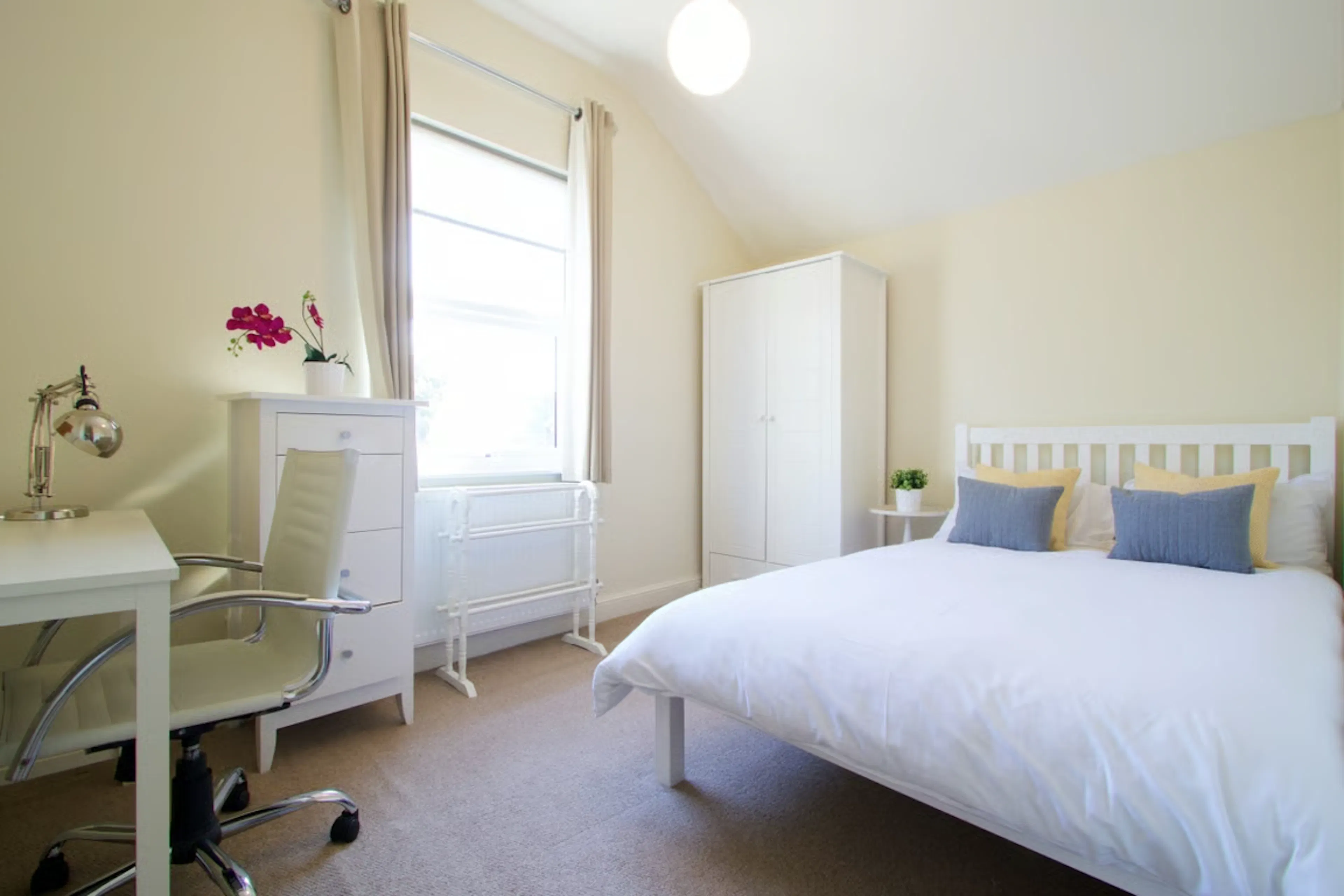 6 Bedroom Apartment ROOM 2