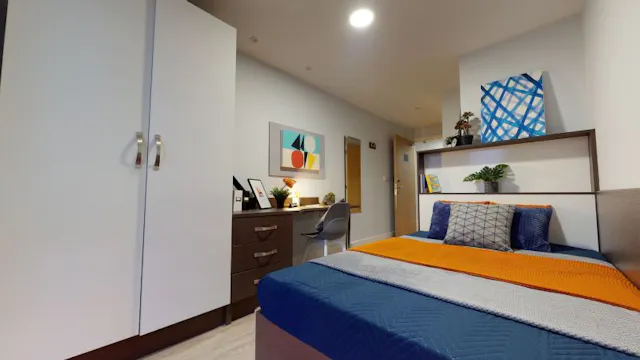 Bronze En Suite Plus room image 2