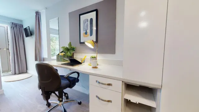 Silver Studio Plus room image 2