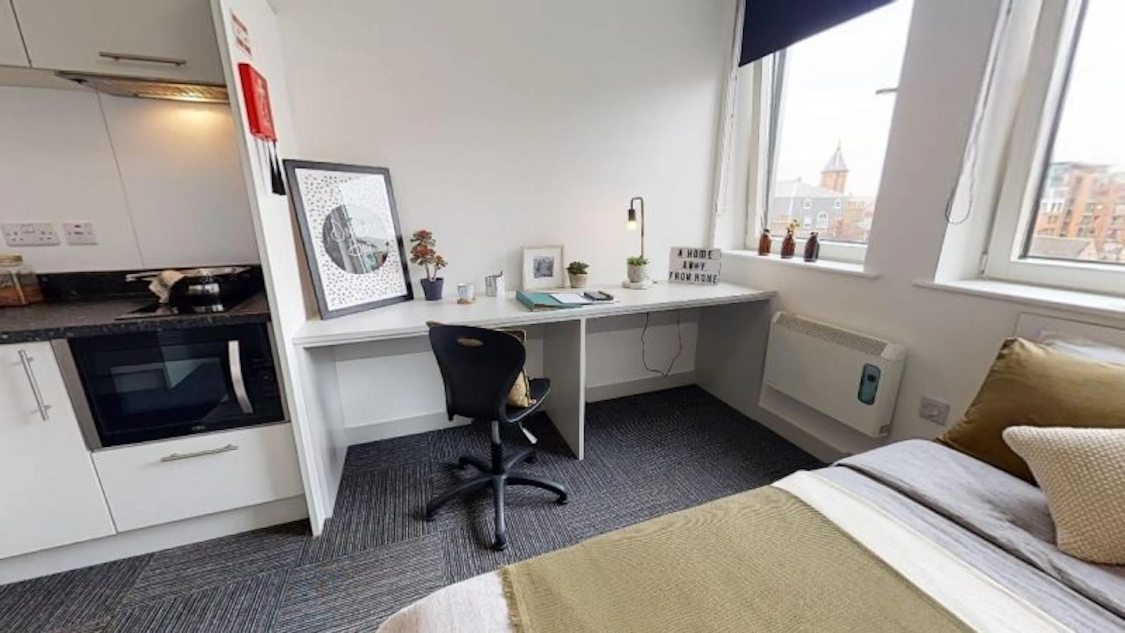 Bronze Studio Plus ROOM 1