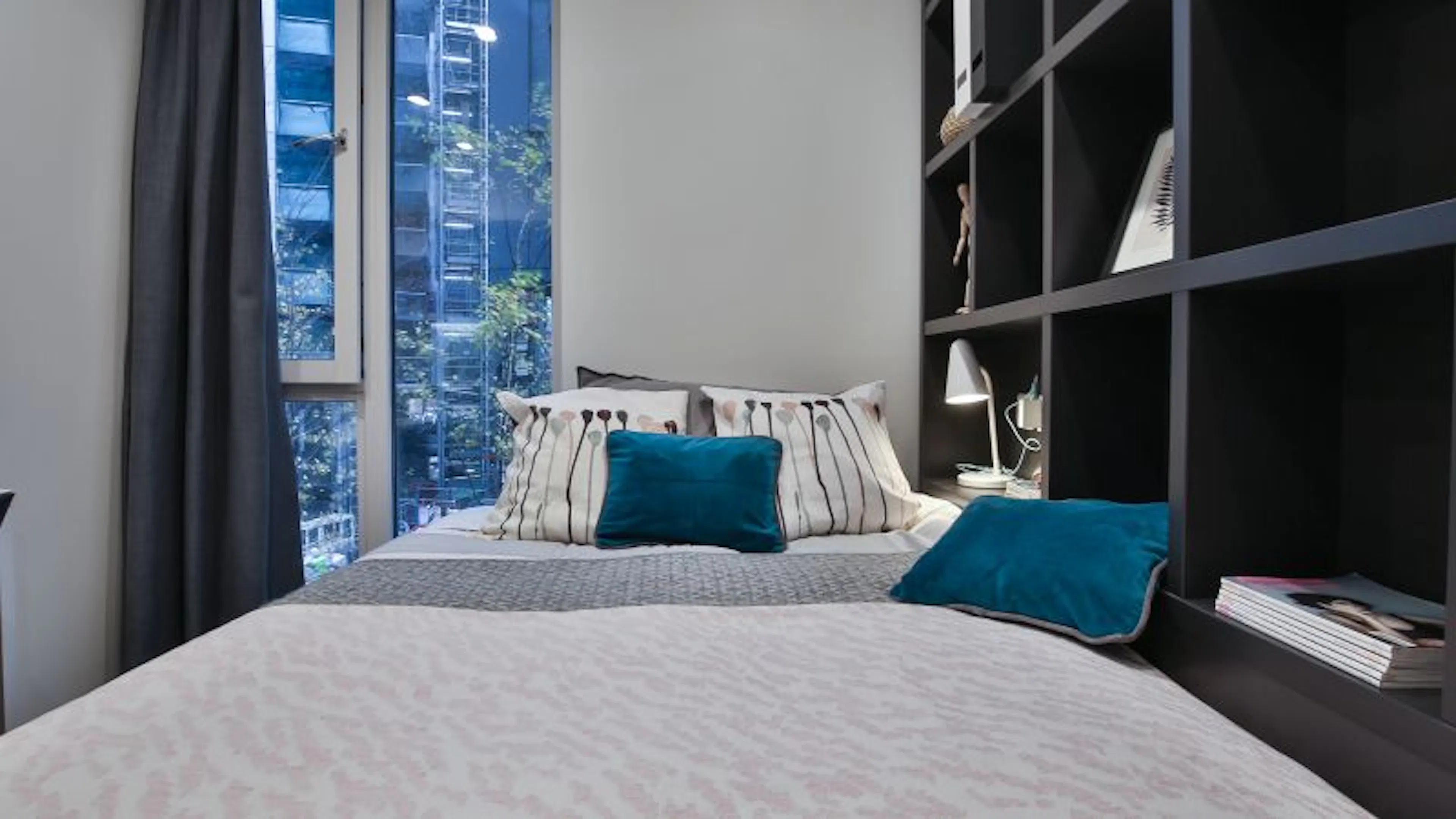 Two Bed Apartment Plus ROOM 1