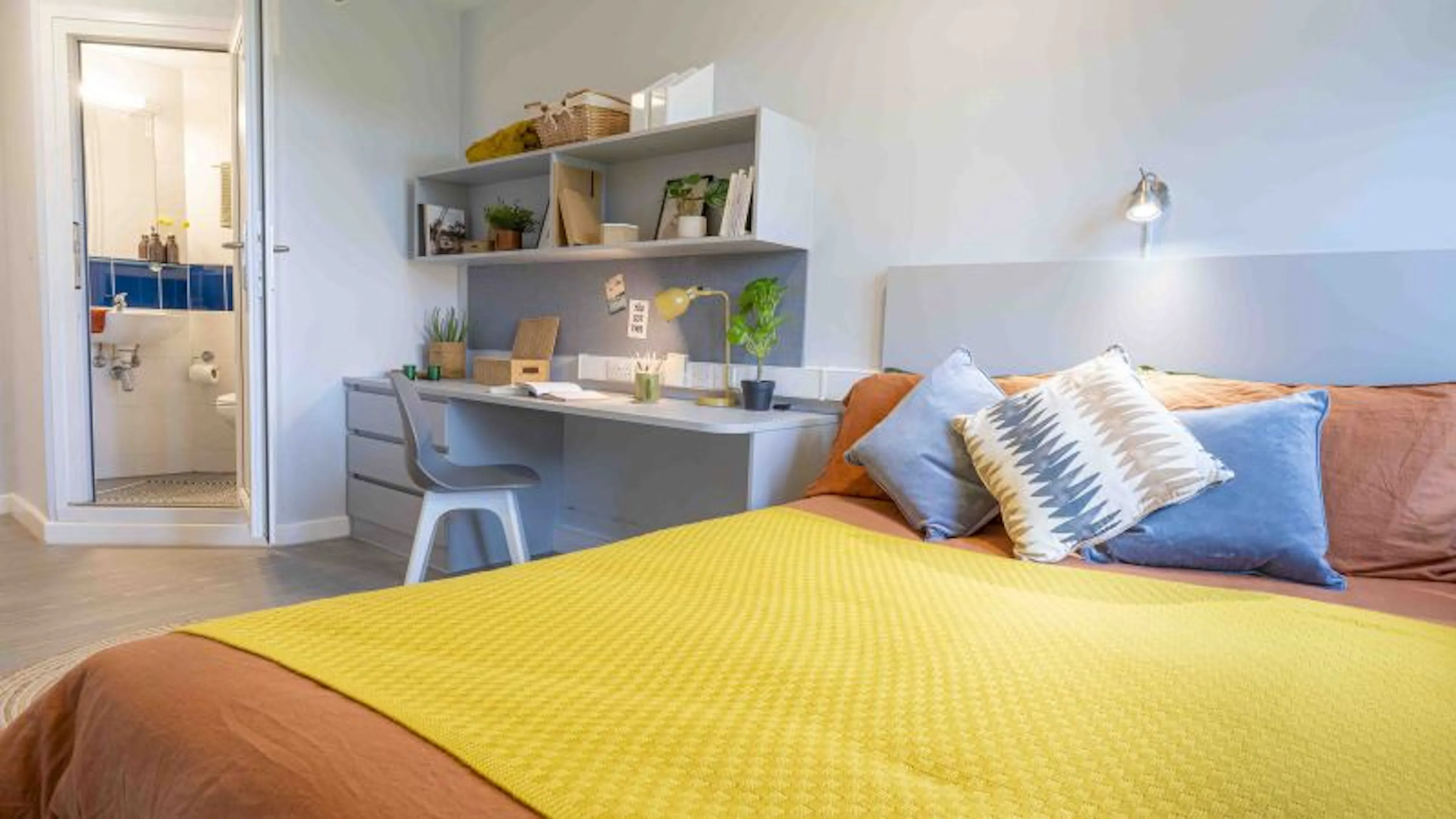 Bronze En Suite ROOM 1