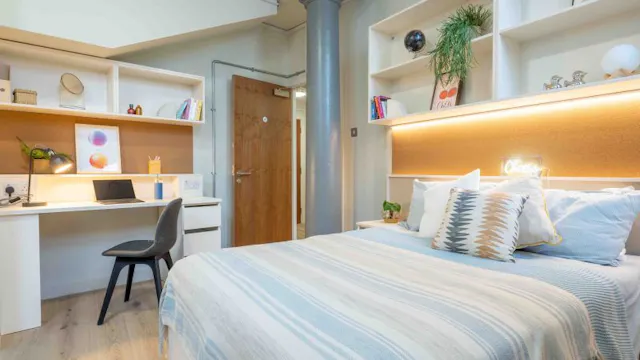 Silver Two Bed Duplex room image 2