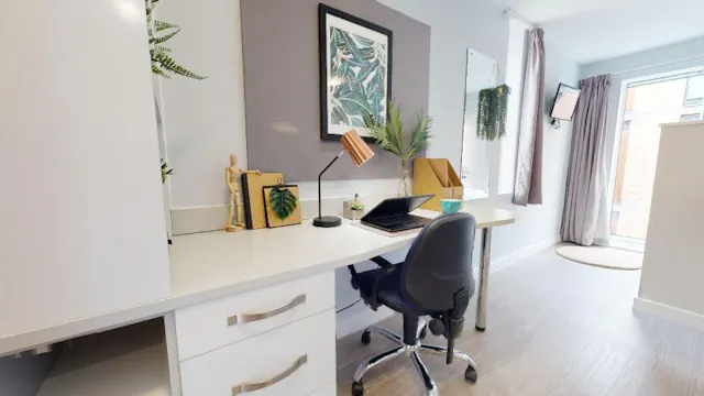 Bronze Studio Plus room image 2