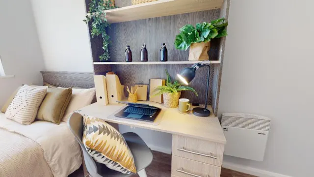 Silver Three Bed Apartment room image 2