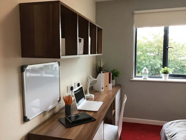 Classic En-Suite, Ground Floor, Kentish House room image 2