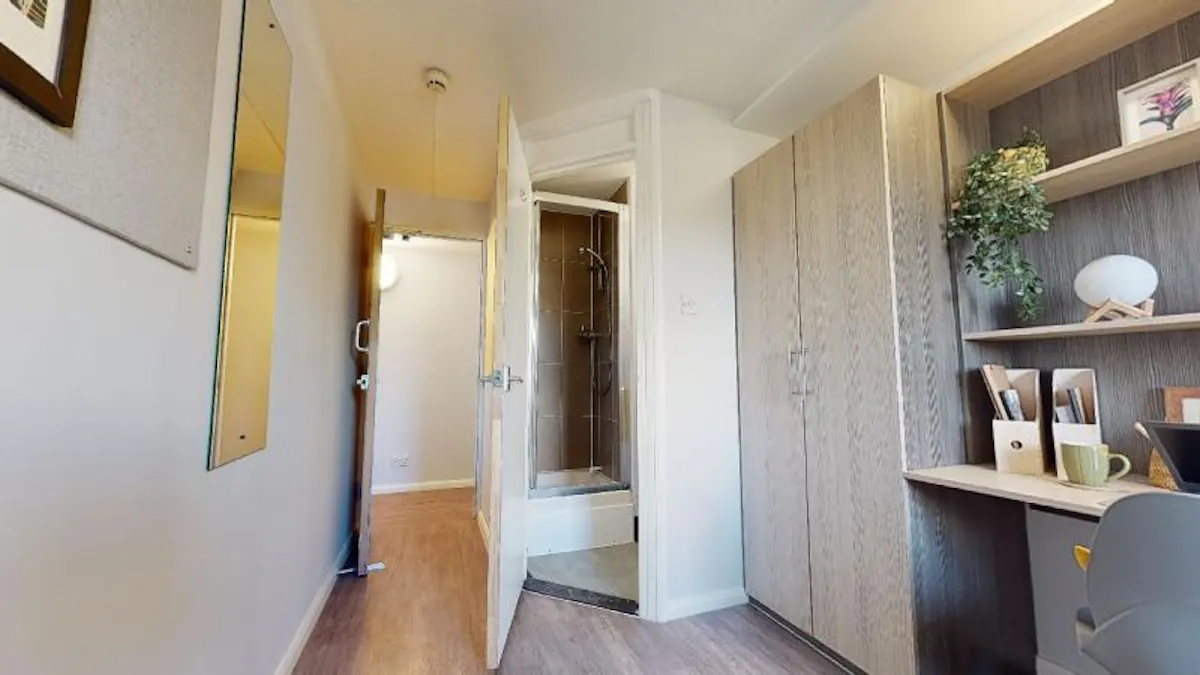 Silver En Suite ROOM