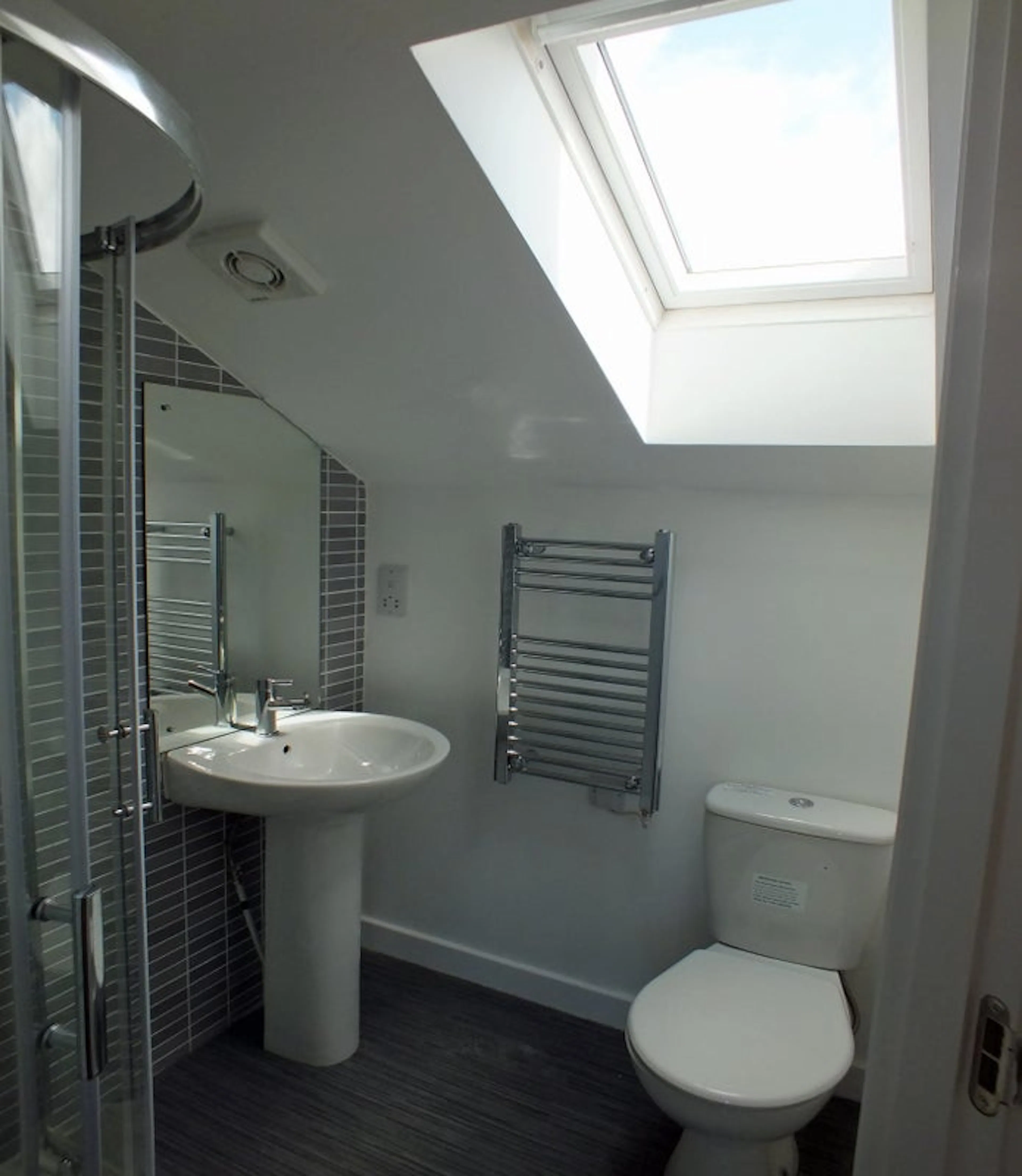BATHROOM BATHROOM 4