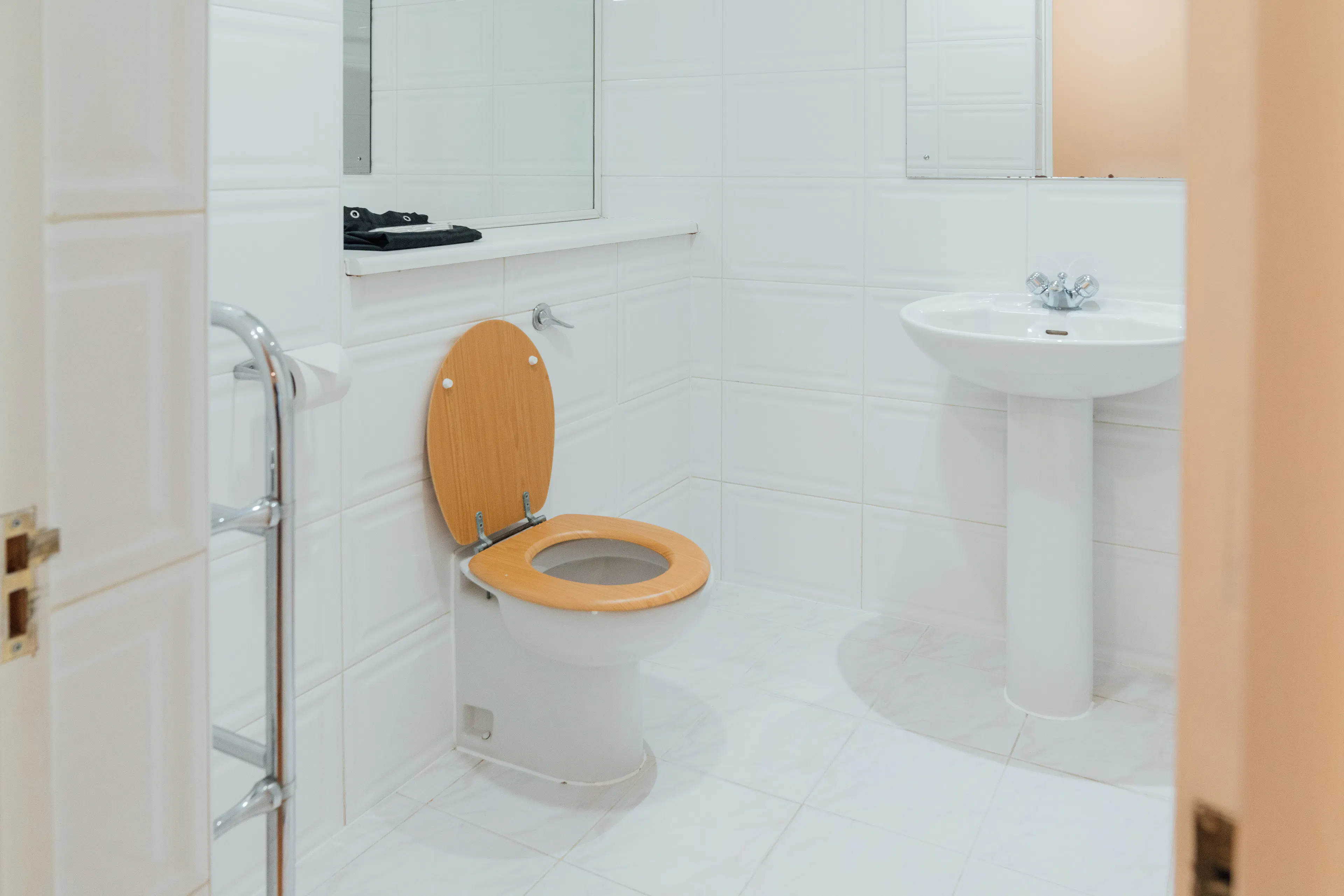 2 Bedroom Apartment BATHROOM 2