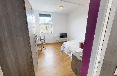 2 Bed Ensuite room image 1