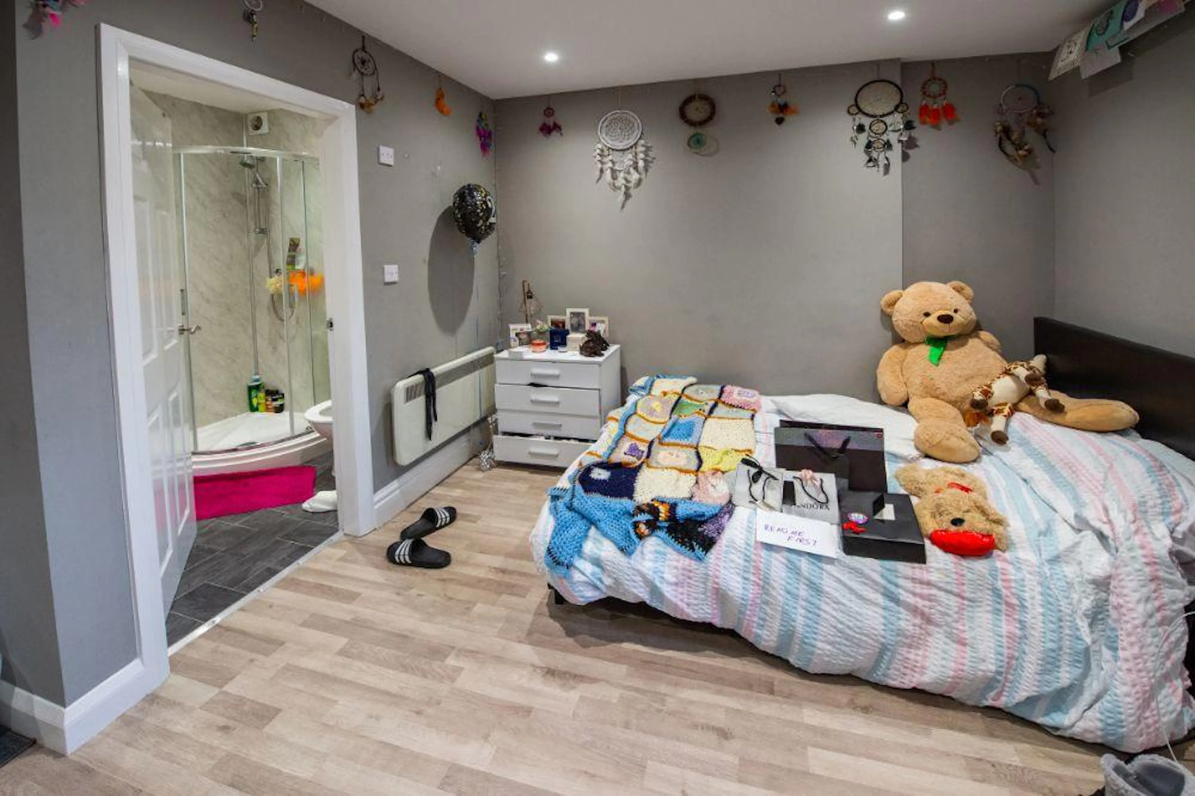 ROOM ROOM 1