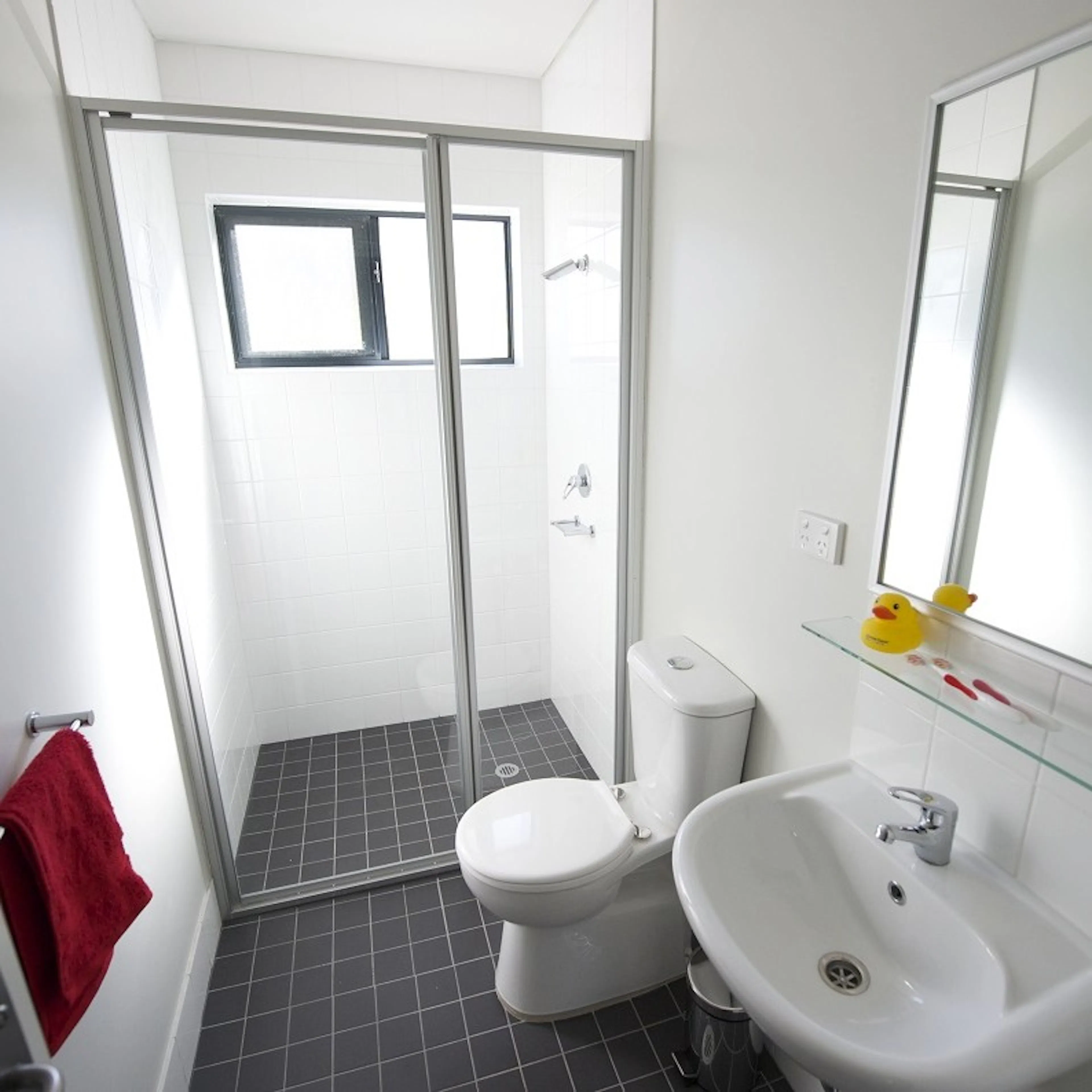 2 Bedroom Apartment BATHROOM 1