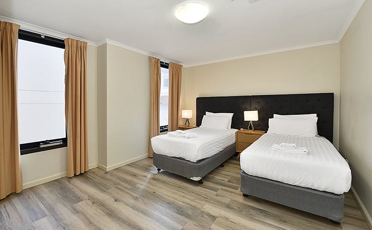 10-st-andrews-place-melbourne-2 bed / 1 bath