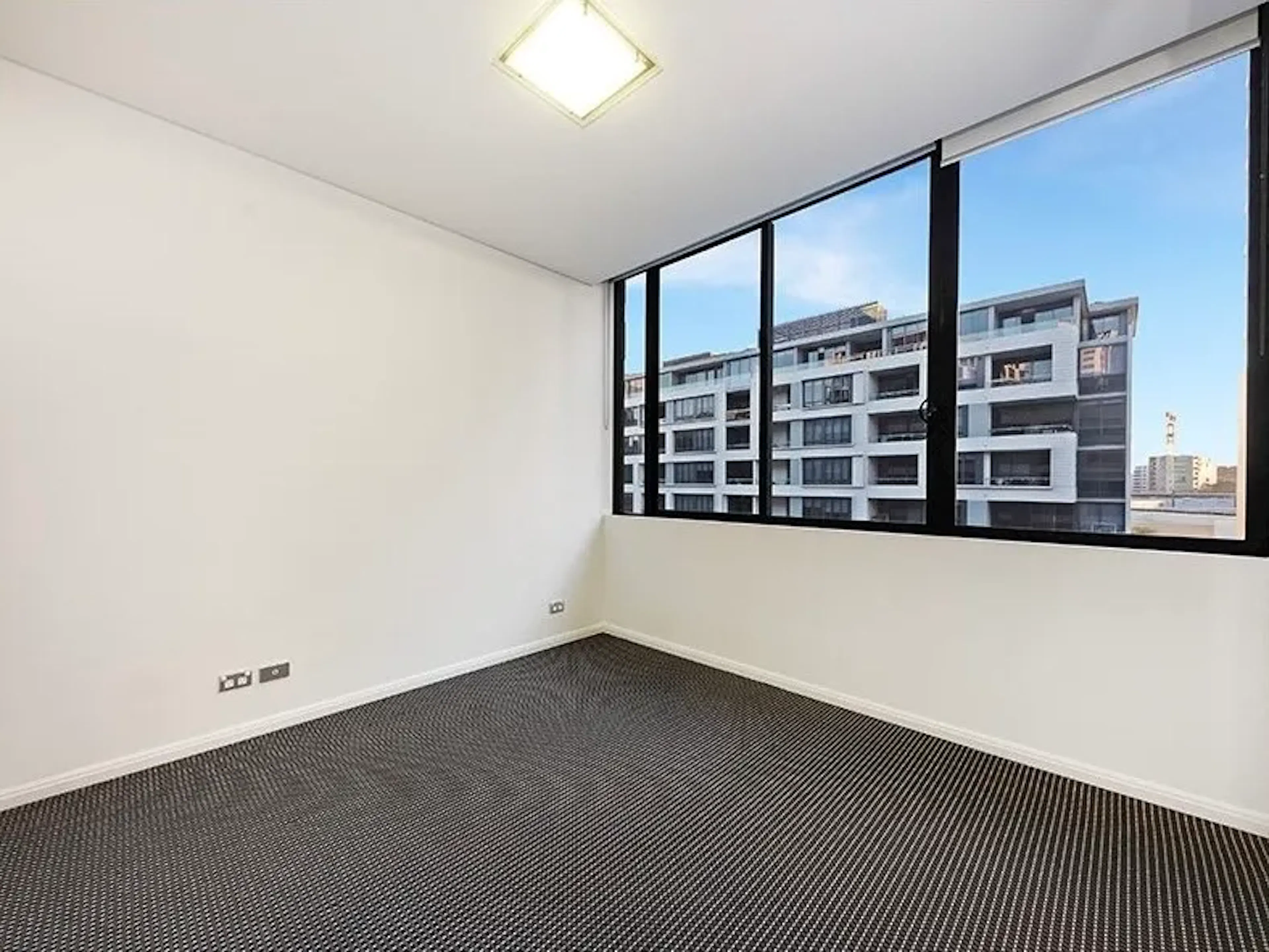 2 Bedroom, 2 Bathroom Apartment ROOM 3