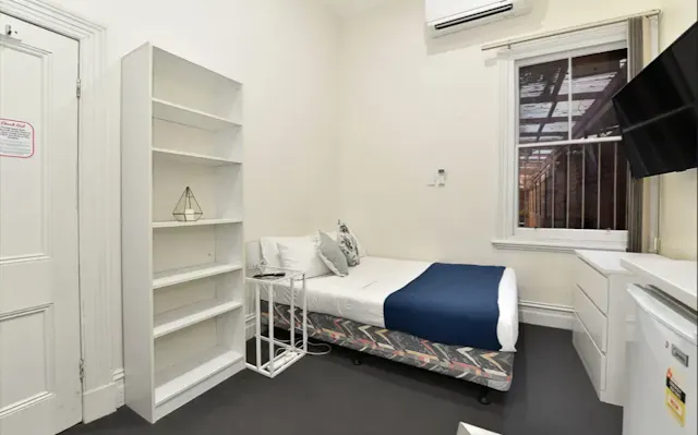 Studio 2 room image 1