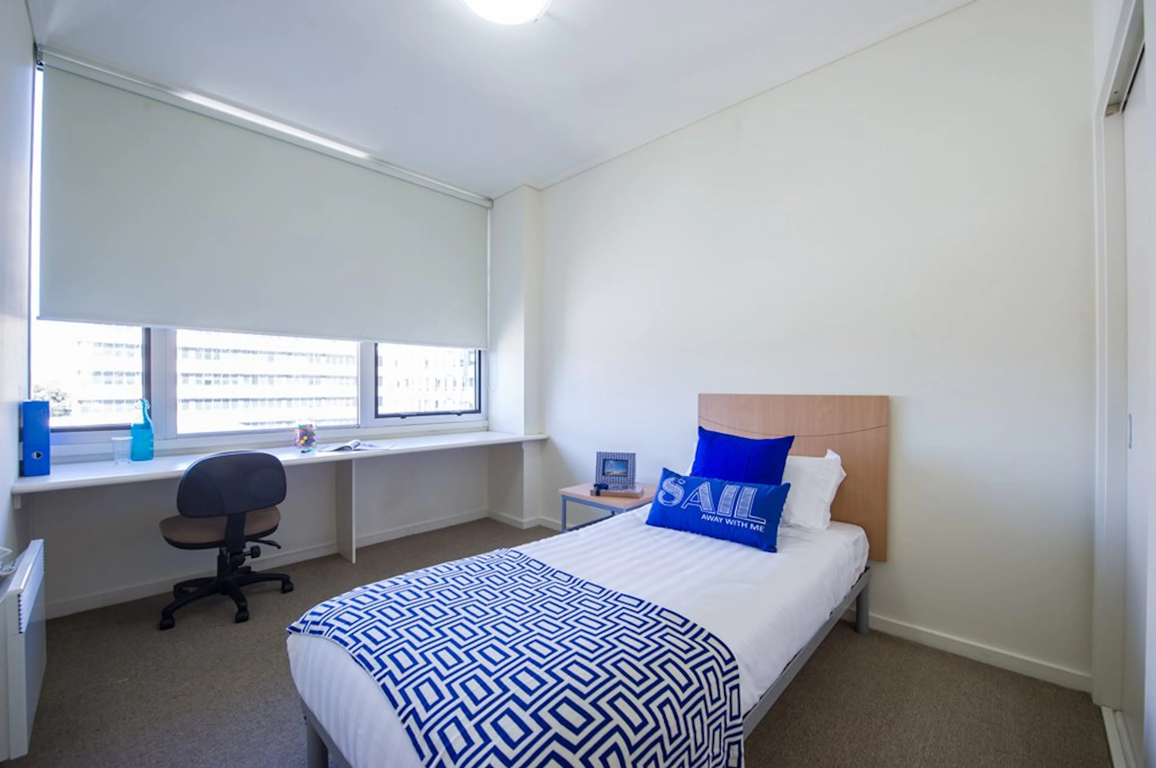 2 Bedroom Large - 3 Beds ROOM 4