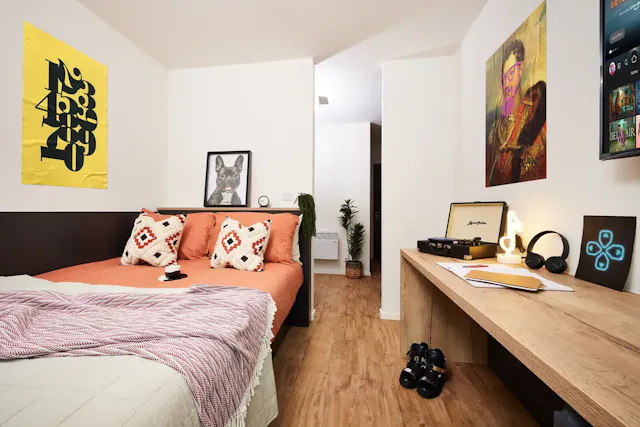 Two Bedroom room image 1