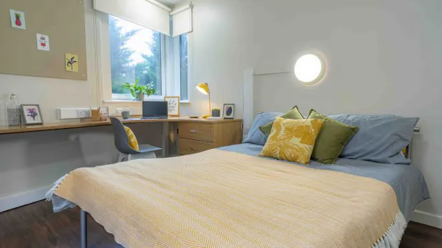 Gold En Suite room image 2