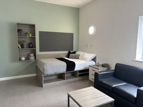 Premium Ensuite room image 2