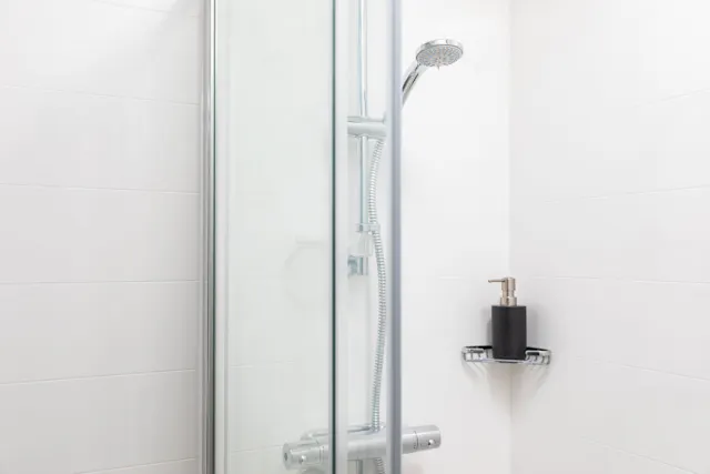 Large Premium En-suite room image 2