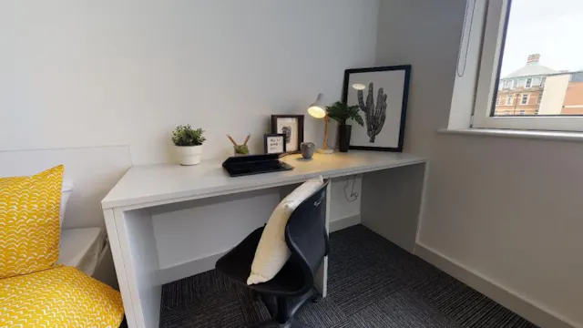 Silver Studio Plus room image 2