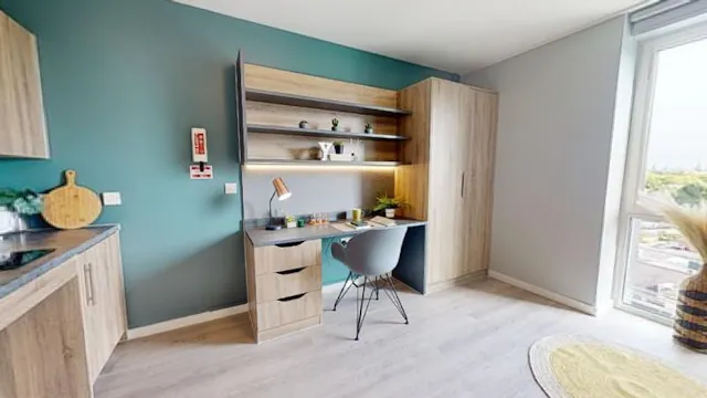 Silver Studio Plus Large room image 2