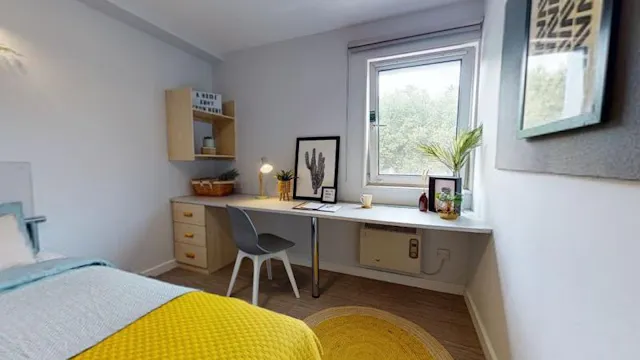 Gold En Suite Plus room image 2