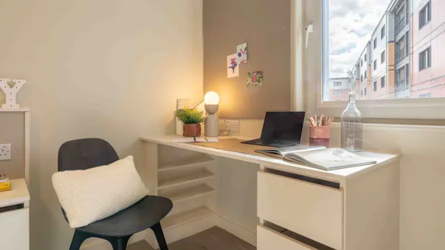 Penthouse One Bed Plus Balc room image 2