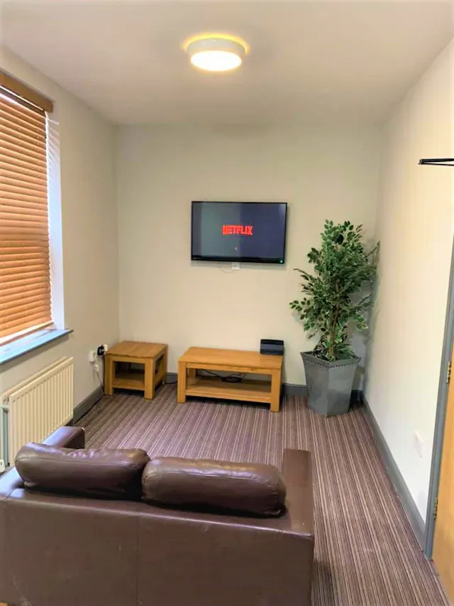 Two Bedroom En-Suite Apartment room image 2