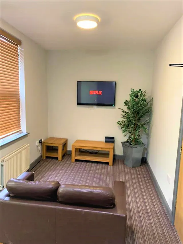 Two Bedroom En-Suite Apartment room image 2