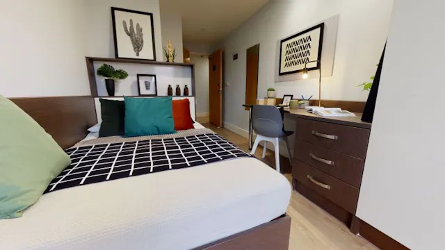 Silver En Suite Plus room image 2