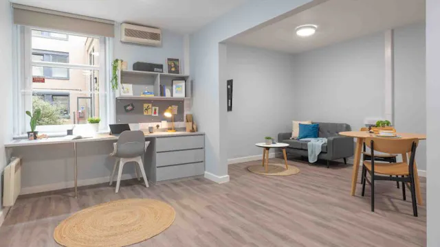 Platinum One Bed room image 2