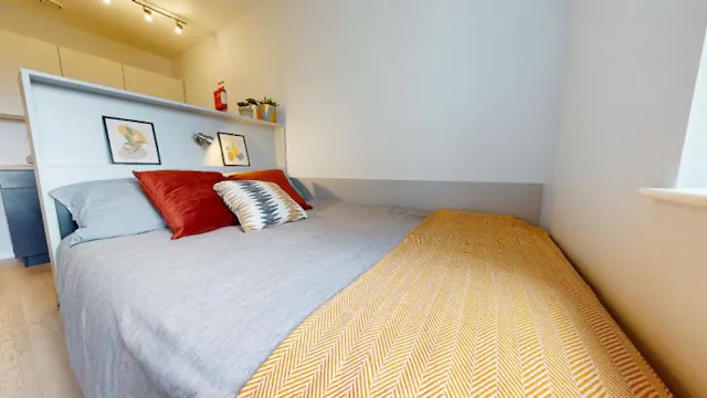 Silver Studio room image 2