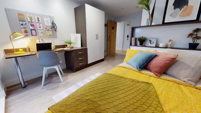 Gold En Suite room image 2
