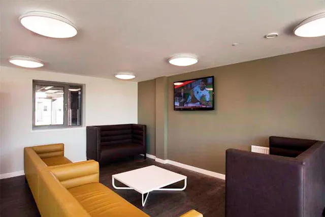 Studio Plus room image 9