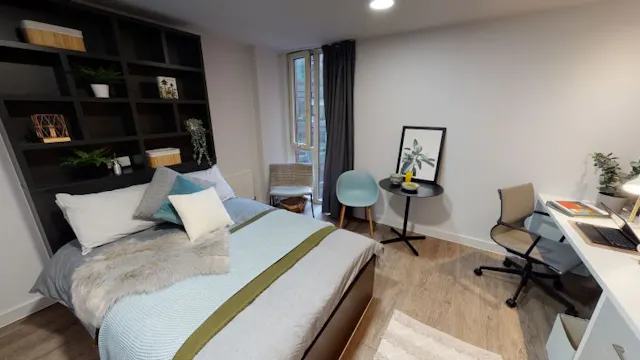 Platinum Studio room image 2