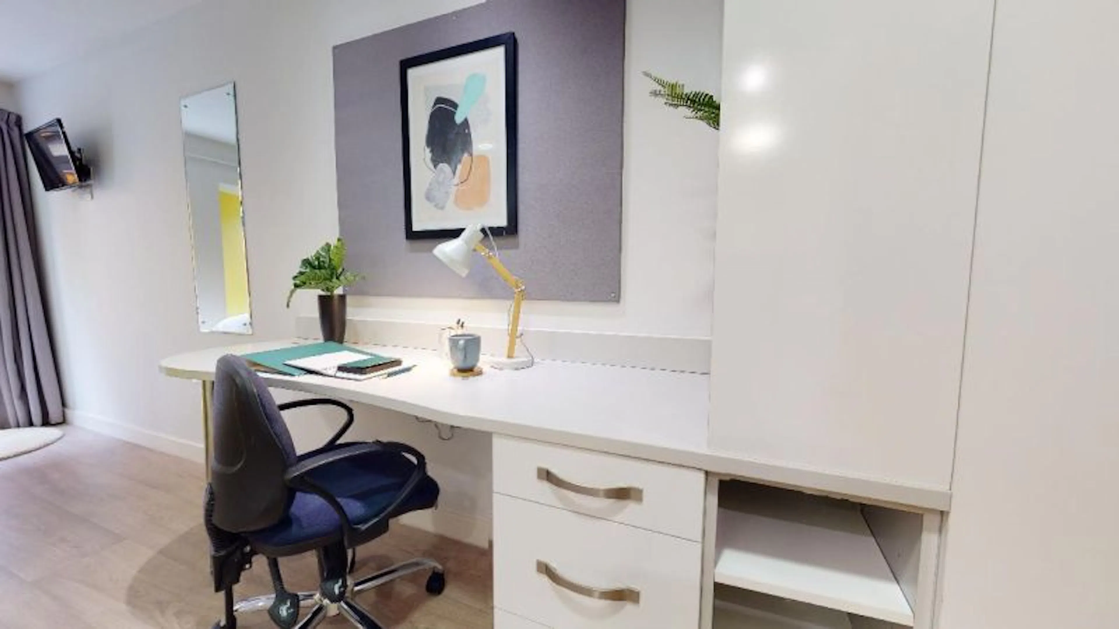 Bronze Studio ROOM 1