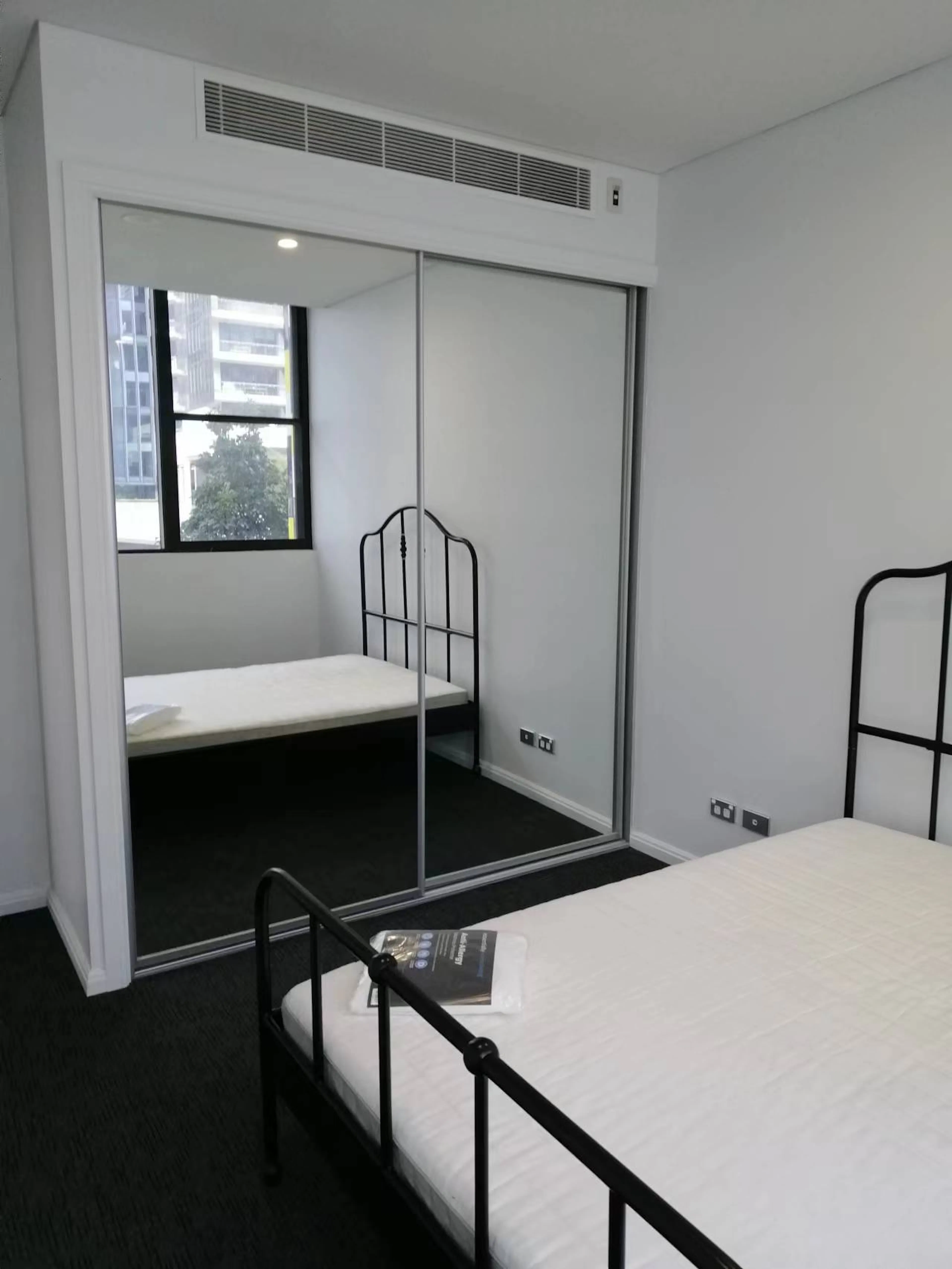 2 Bedroom, 2 Bathroom Apartment ROOM 3