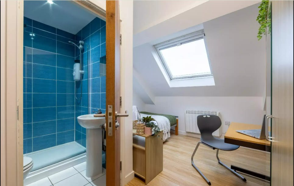 Bronze Ensuite